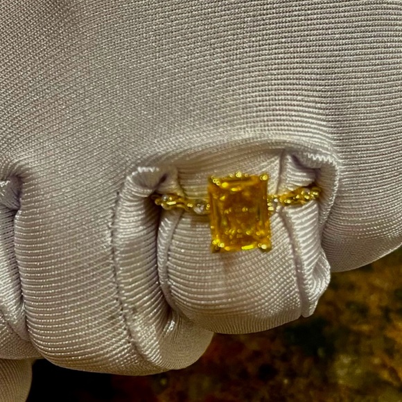 🔥2/$24 or 3/$30🔥 Elegant Yellow Fashion Gemstone Ring - Picture 5 of 9